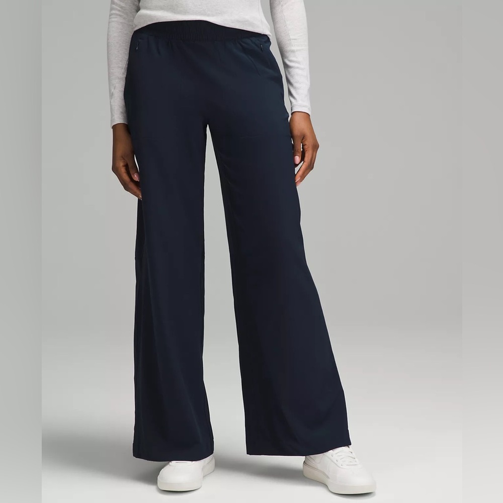 NWOT Lululemon Swift Mid-Rise Wide-Leg Pant - Navy, Size 8